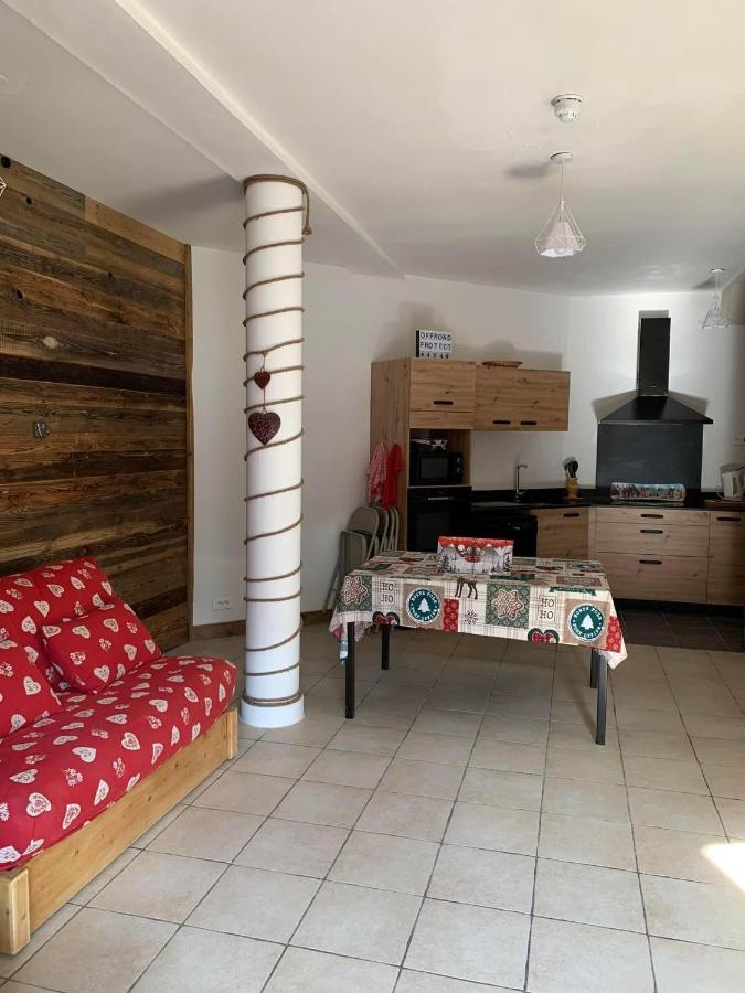 Appartement avec extérieur La Giettaz domaine skiable Megeve Combloux La Giettaz navette gratuite et télésiège à 2km Esterno foto