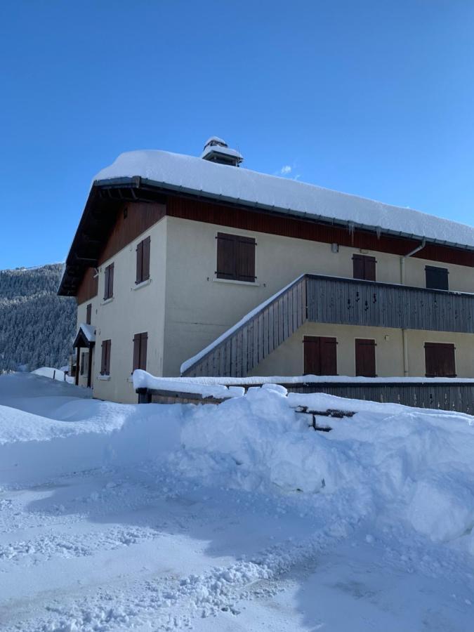 Appartement avec extérieur La Giettaz domaine skiable Megeve Combloux La Giettaz navette gratuite et télésiège à 2km Esterno foto