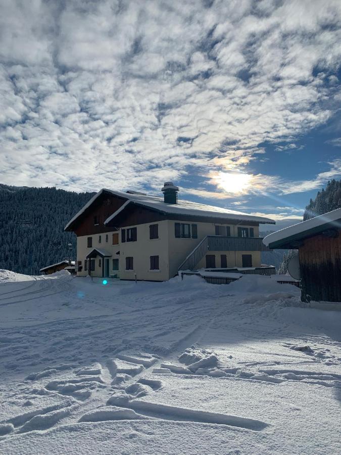 Appartement avec extérieur La Giettaz domaine skiable Megeve Combloux La Giettaz navette gratuite et télésiège à 2km Esterno foto
