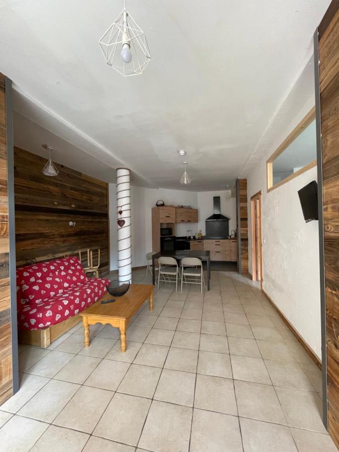 Appartement avec extérieur La Giettaz domaine skiable Megeve Combloux La Giettaz navette gratuite et télésiège à 2km Esterno foto